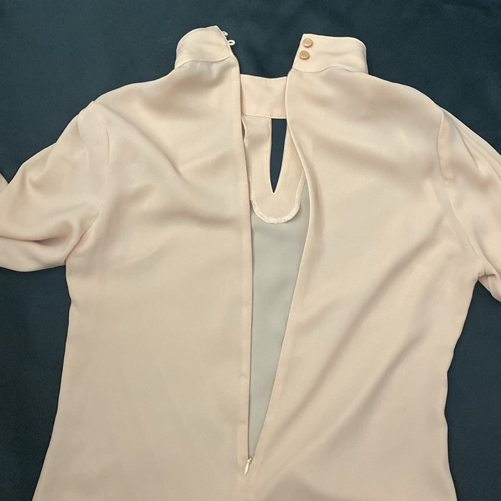 Gracia Key hole high neck neckline cascade cuffs blouse T19678 in beige - Picture 9 of 13